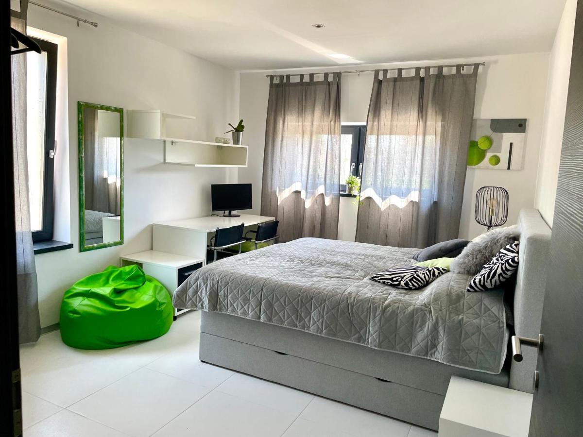 Apartamento Mega Prvacina Exterior foto