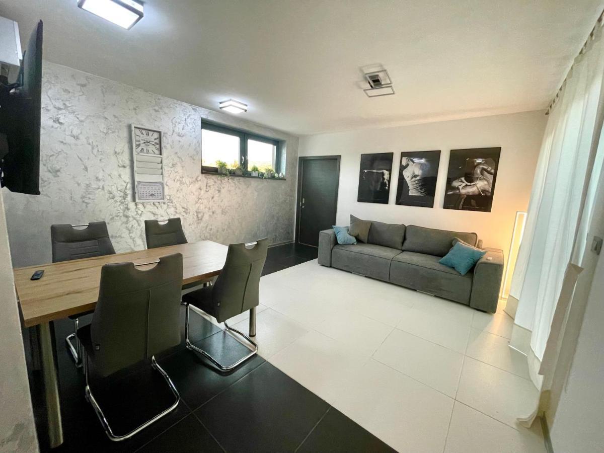 Apartamento Mega Prvacina Exterior foto